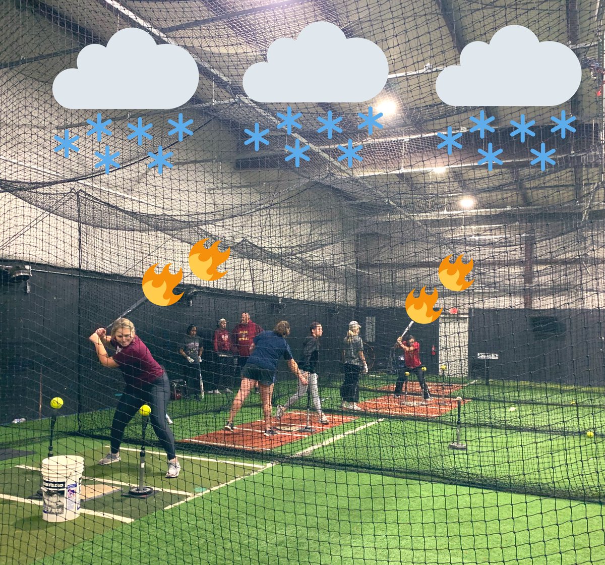 park_softball95's tweet photo. Cold in Parkville but the bats are 🔥☃️😬🧀 #ParkU #RentsDue https://t.co/2R9sYdZDBG