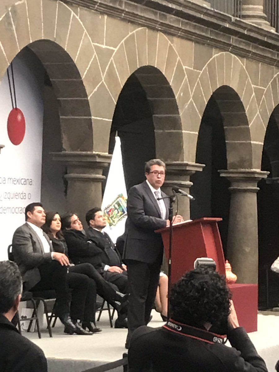 castillo_rosas's tweet photo. @RicardoMonrealA presenta el libro #PenduloPolitico en compañía del Gobernador de #Puebla @MBarbosaMX en el Museo de Arte Virreinal asisten el Senador @armentaconmigo la Edil @RiveraVivanco_ el Diputado @Biestro https://t.co/hC4Ji9nSIi