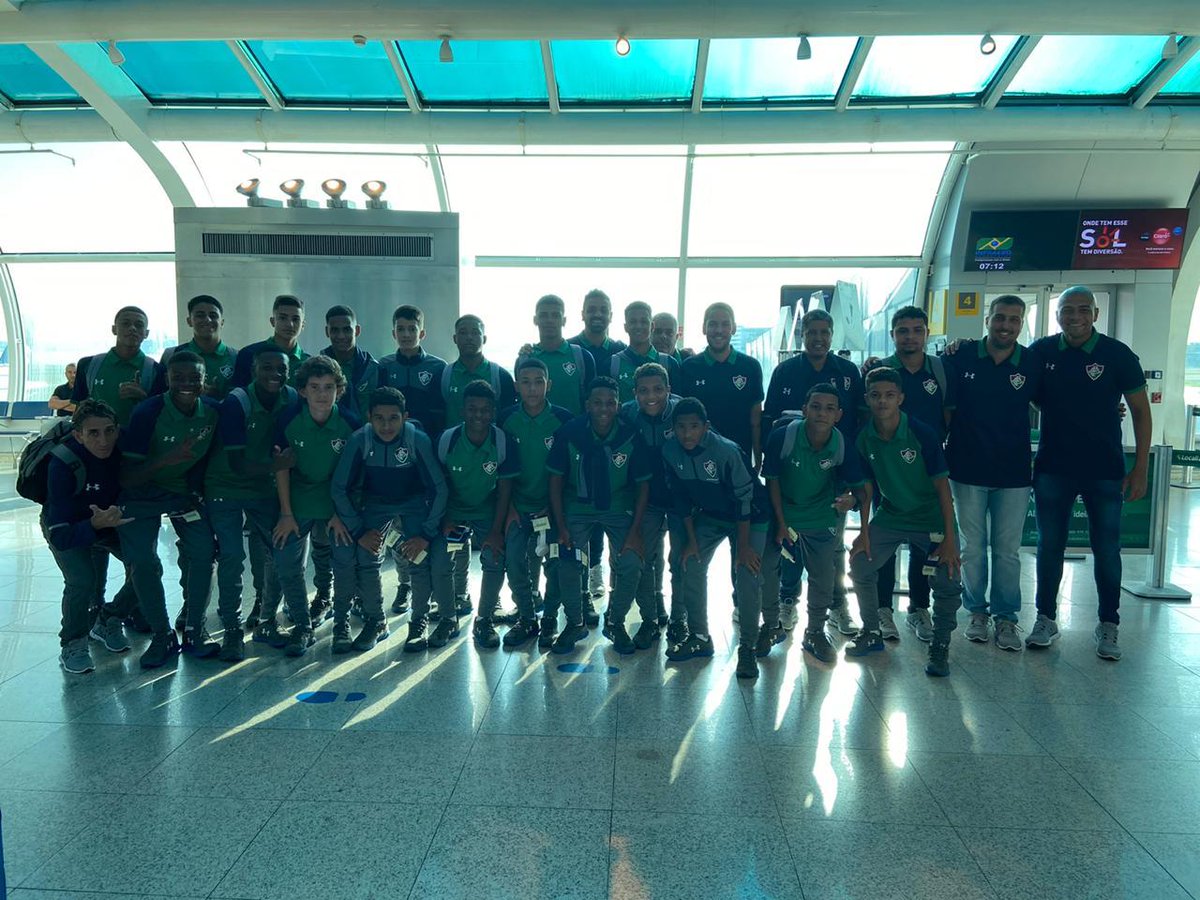 FluminenseFC's tweet photo. A geração 2006 do Fluminense embarcou hoje para o Paraguai para a disputa da Libertadores sub-13! Boa sorte, #MlksDeXerém! #VemQueTem https://t.co/S1Ml0X6YIe