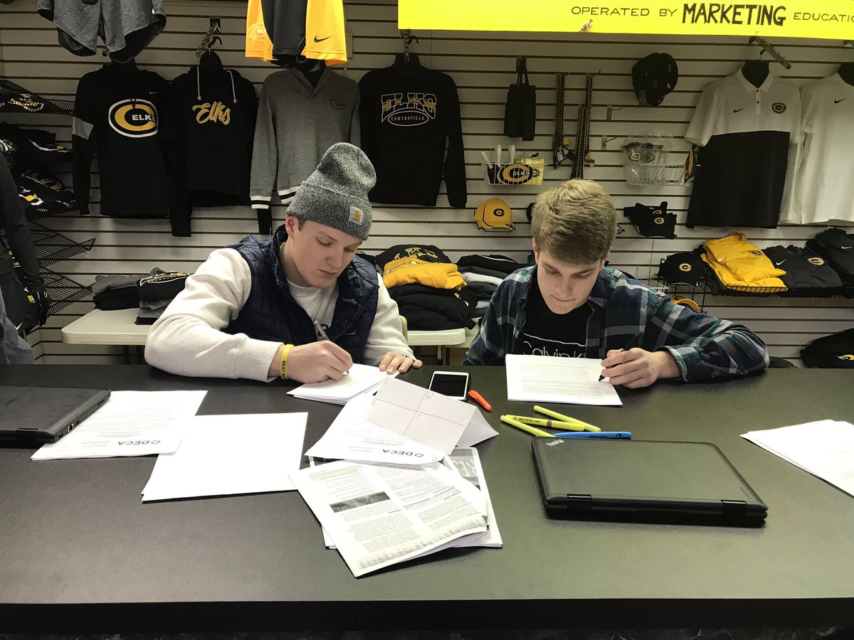 CentervilleDECA's tweet photo. Doin’ Double Duty
#workingthespiritshop
#decaprep #DECASZN #EPND #JRMKTG #ROAD2TN https://t.co/XgUdtxrMHY