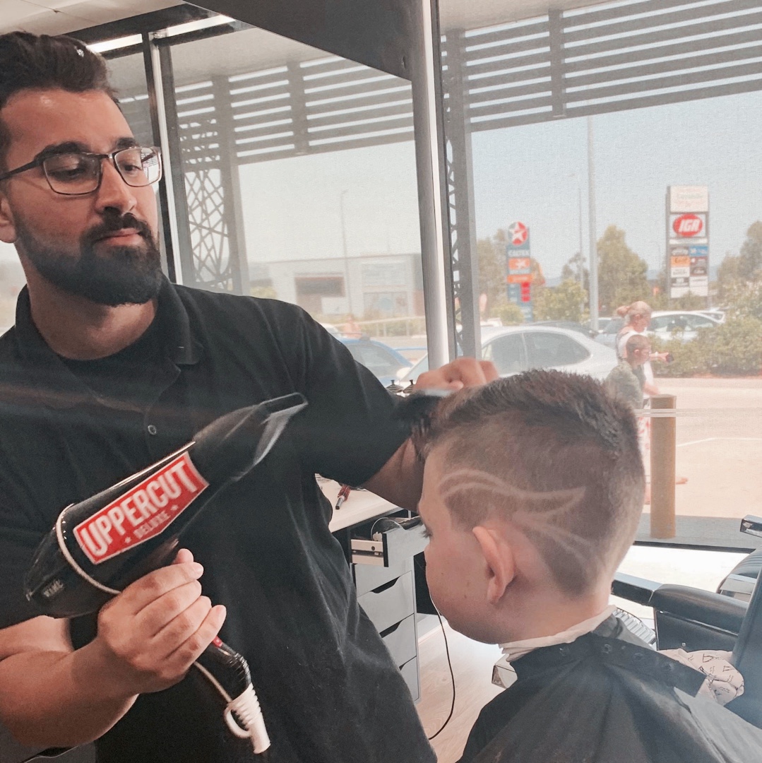 RazorBrosBarber's tweet image. Dean the #fademaster at work 🙌🏻👌🏻

razorbros.com.au