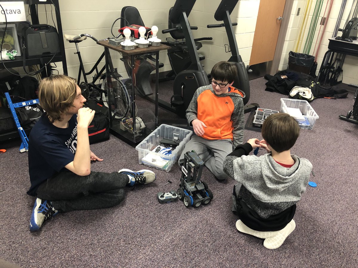 Joey conducting a discussion before for a design tweek. ⁦<a href="/RRHSRobots/">RRHS Robotics</a>⁩ ⁦<a href="/southms_gf/">South Middle School</a>⁩