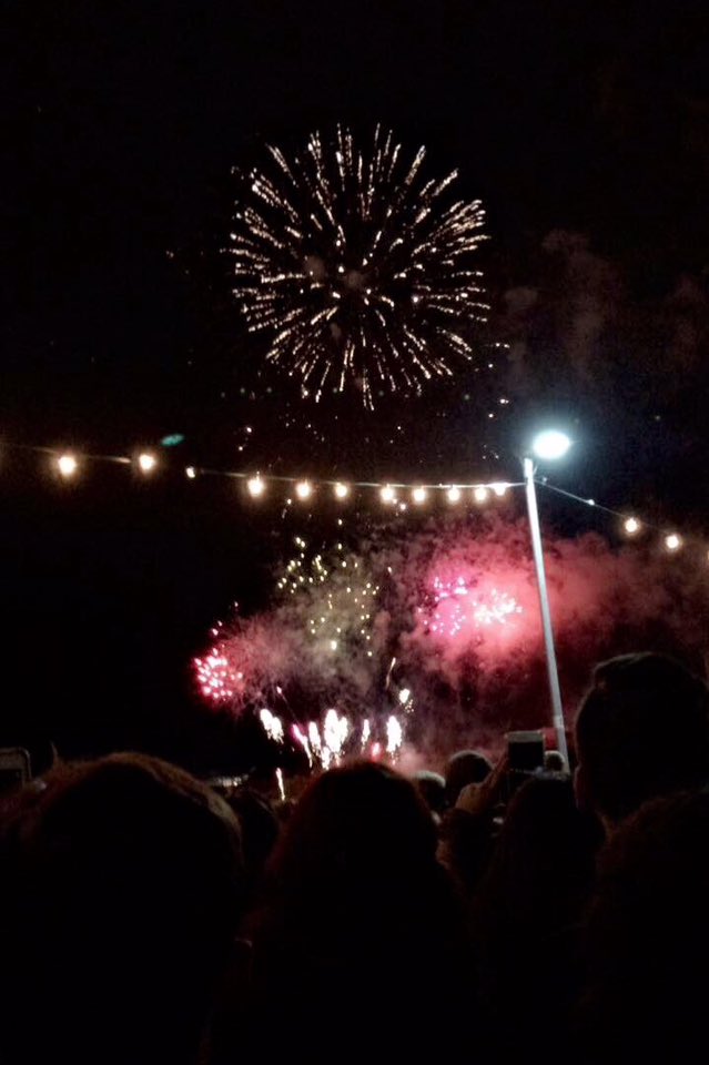 JulieOR76023902's tweet photo. Day 86/100 Little snap from the New Years Eve fireworks 💥 #100sonas #2020 https://t.co/mwb7njTtMH