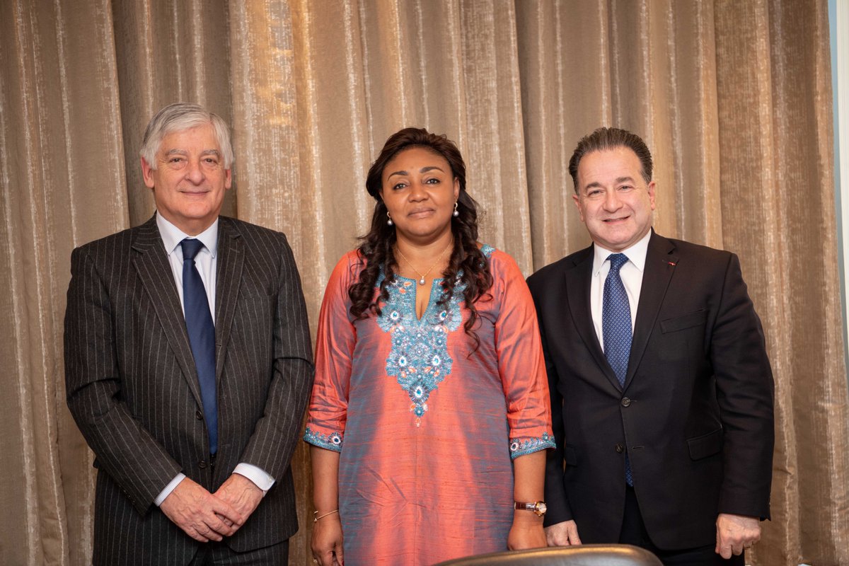 DeniseNyakeru's tweet photo. À Londres où j’ai séjourné du 19 au 21 janvier 2020, j’ai eu une série de rencontres avec des potentiels futurs partenaires désirant m’accompagner dans divers projets initiés dans le cadre de ma vision « #plusfortes ». Déroulez ce THREAD pour en savoir plus. 

#InvestInAfrica https://t.co/1YFeYSyS5R