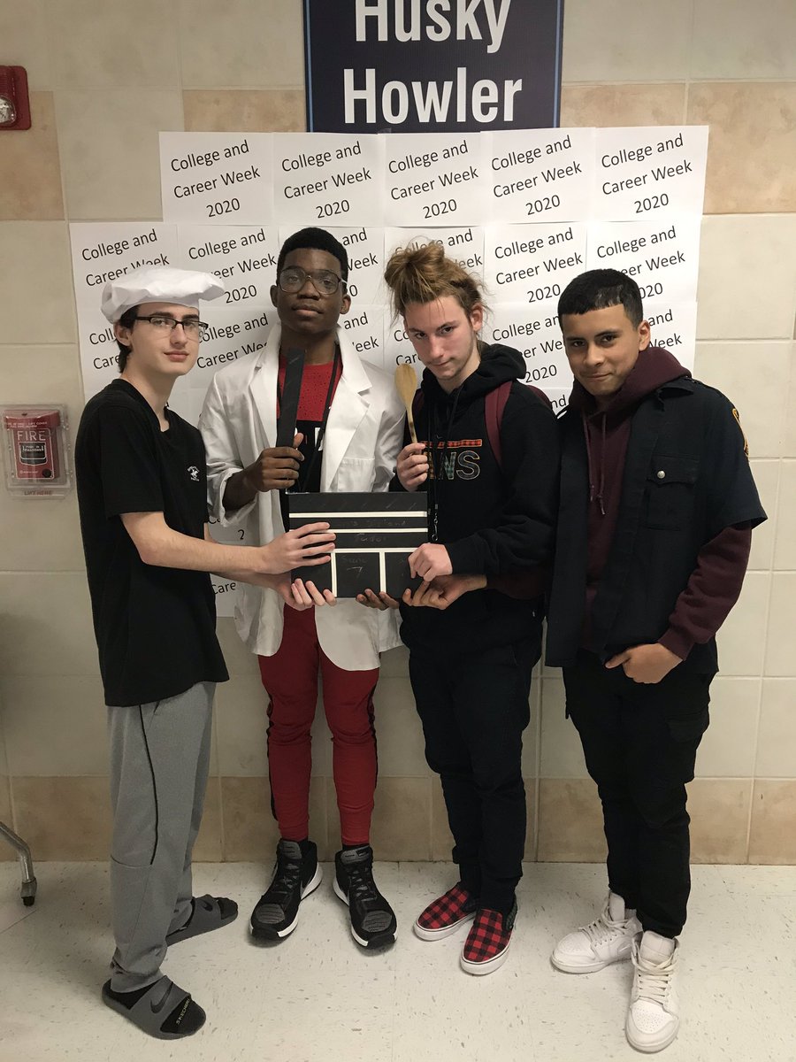 EMSCounselors's tweet photo. Students were GEARed up for college today! We also had a lot@of fun at our college and career photo booth! https://t.co/58Bh4bbUMM