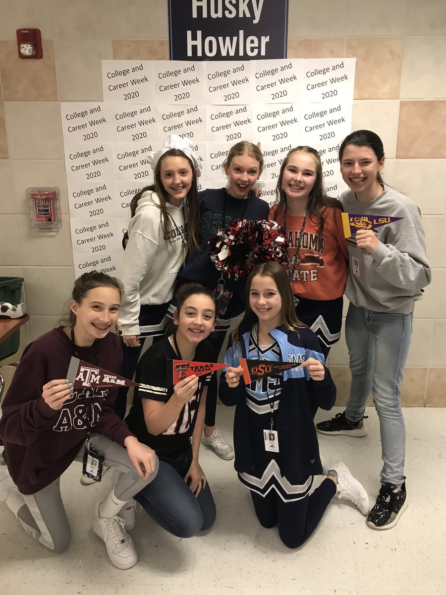 EMSCounselors's tweet photo. Students were GEARed up for college today! We also had a lot@of fun at our college and career photo booth! https://t.co/58Bh4bbUMM