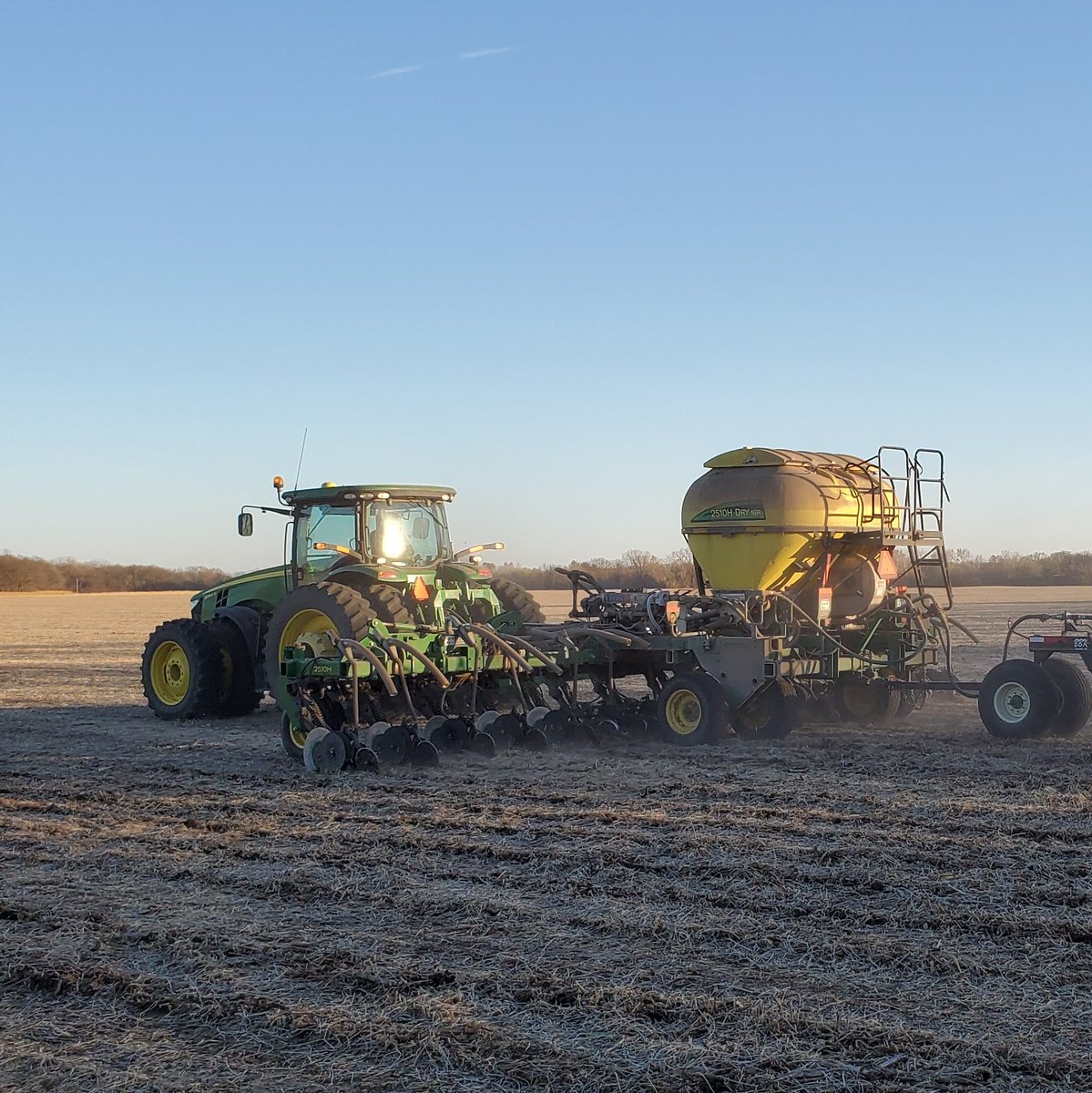 HannerZach's tweet photo. A quick look back on one of our Local Solution Trials we ran this past fall. Excited to see how CENTURO NH3 stabilizer from @KochAgServices will perform this spring! #precisionag #AgCESS https://t.co/TeeZj90qhE