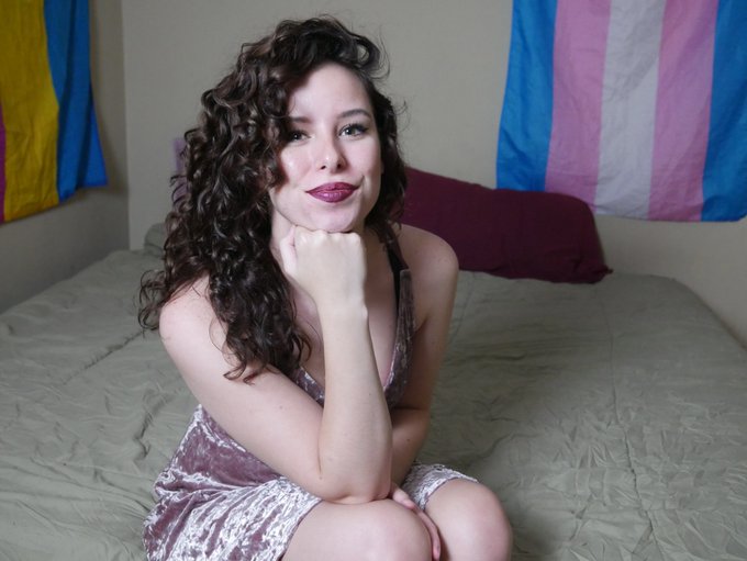 That look that says, "I just updated my onlyfans with some fuego" Peep it here: https://t.co/kwCRENcUwp