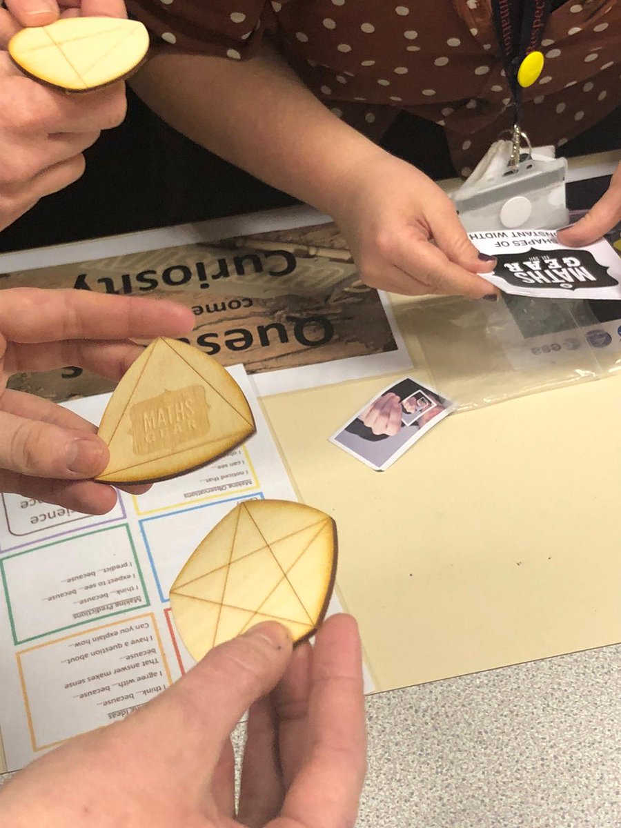 Glazgow's tweet image. Really enjoyed delivering CLPL to a brilliant group of primary teachers from across @EastRenCouncil this evening. Focusing on curiosity, developing scientific questions and Science Enquiry. 

#ERCSTEM