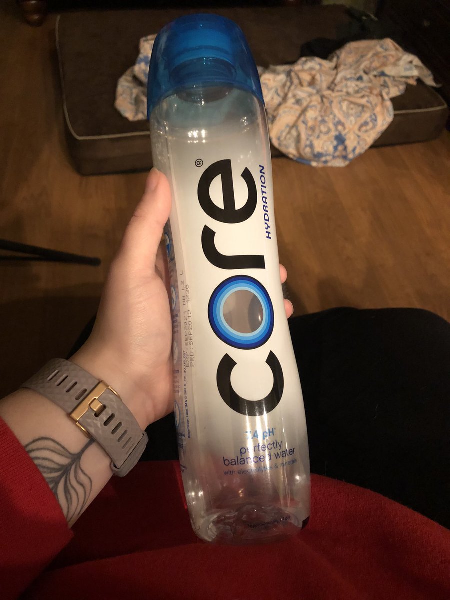 amourtoujours54's tweet photo. so this water has been my jam lately. doesn’t give me a migraine &amp; actually helps my tummy when i do have one😌💦 #corewater #stayhydrated https://t.co/1LU7yzDYVH