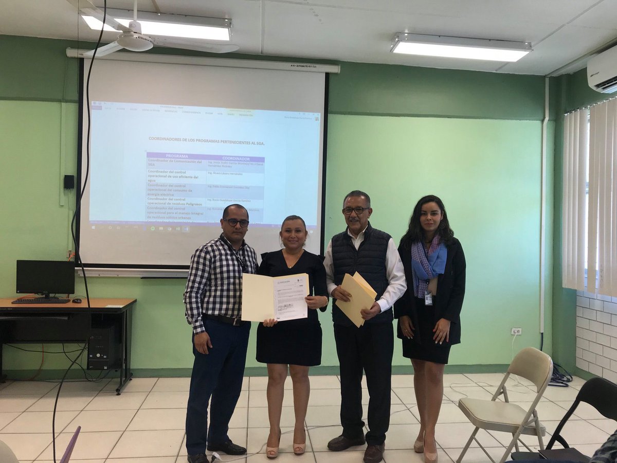 itdelachontalpa's tweet photo. Entrega de nombramientos a los coordinadores del Sistema de Gestión Ambiental. Rumbo a la certificación del SGA. #SGA #SomosTecNMcampusChontalpa #OrgulloITECH #TrabajandoConInteligencia #SomosTecNM https://t.co/4HeyVVbky4