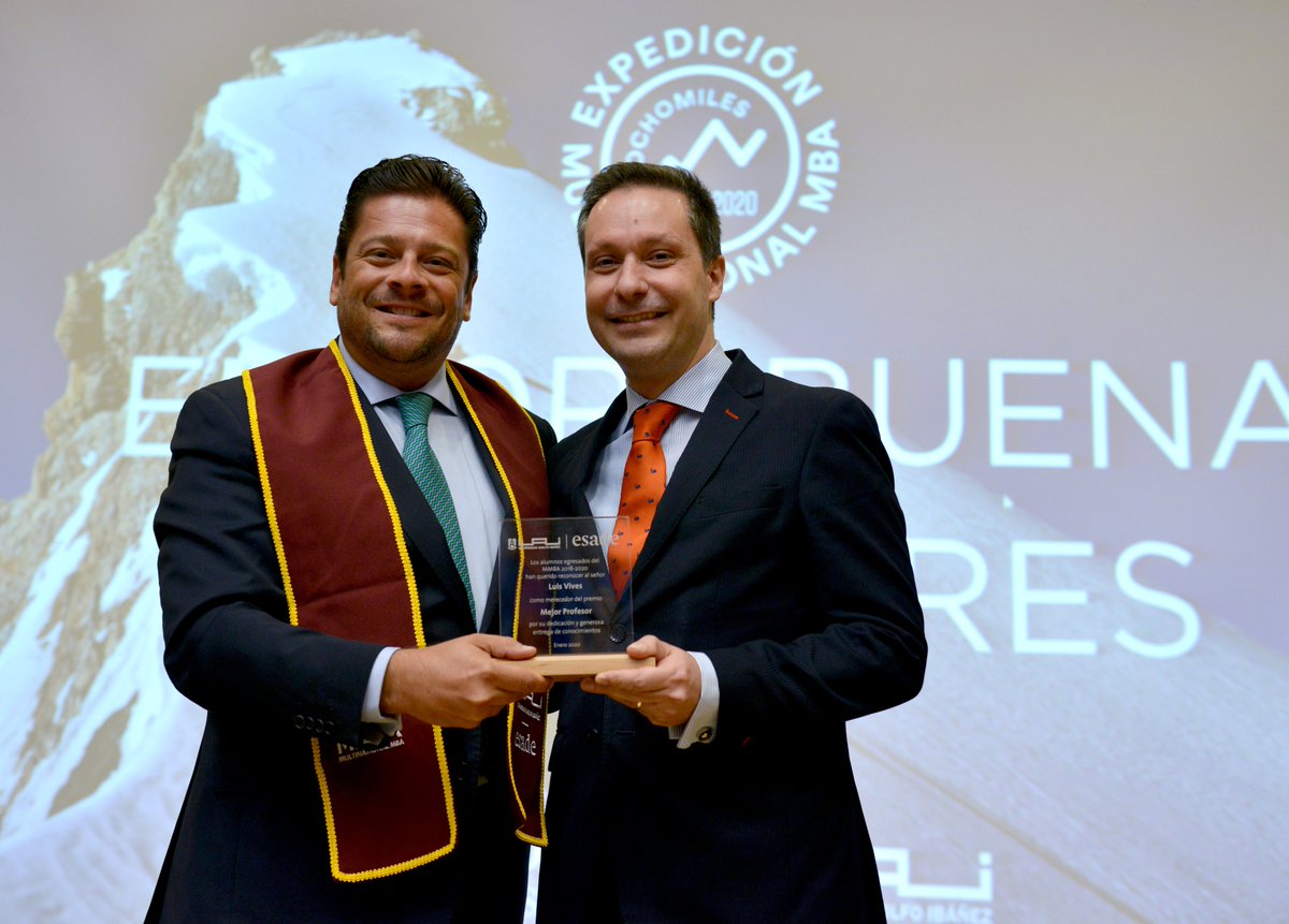AriadnaSanahuja's tweet photo. Los alumnos del #multinationalmba #mmba de @ESADE y @UAI_CL se graduaron el pasado sábado en Santiago. Un placer haber estado los últimos 13 meses rodeados de un grupo espectacular de personas. Felicitaciones a tod@s! #graciasportanto #estonoseacaba https://t.co/qNqNfhxRH7