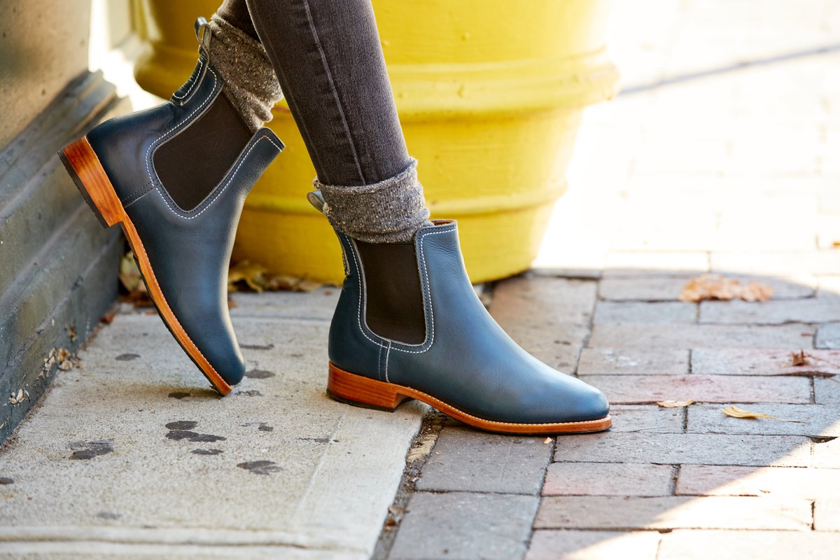 Brighten up your Wednesday wardrobe with our one-of-a-kind denim blue leather 🌀 Which leather color would you like to see us add to our collection next? #CobblerToCustomer