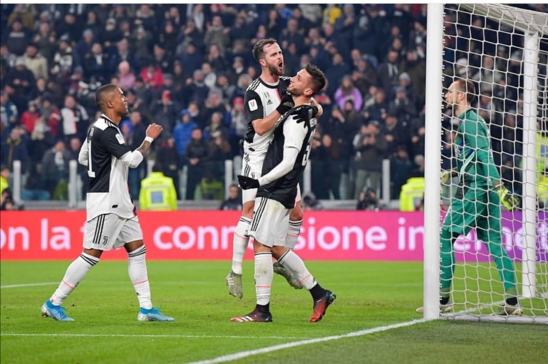 Miralem_Pjanic's tweet photo. Soffriamo insieme, vinciamo insieme🔥
#JuveRoma #CoppaItalia #Pjanist 🎹 https://t.co/jgAnCsPsVf