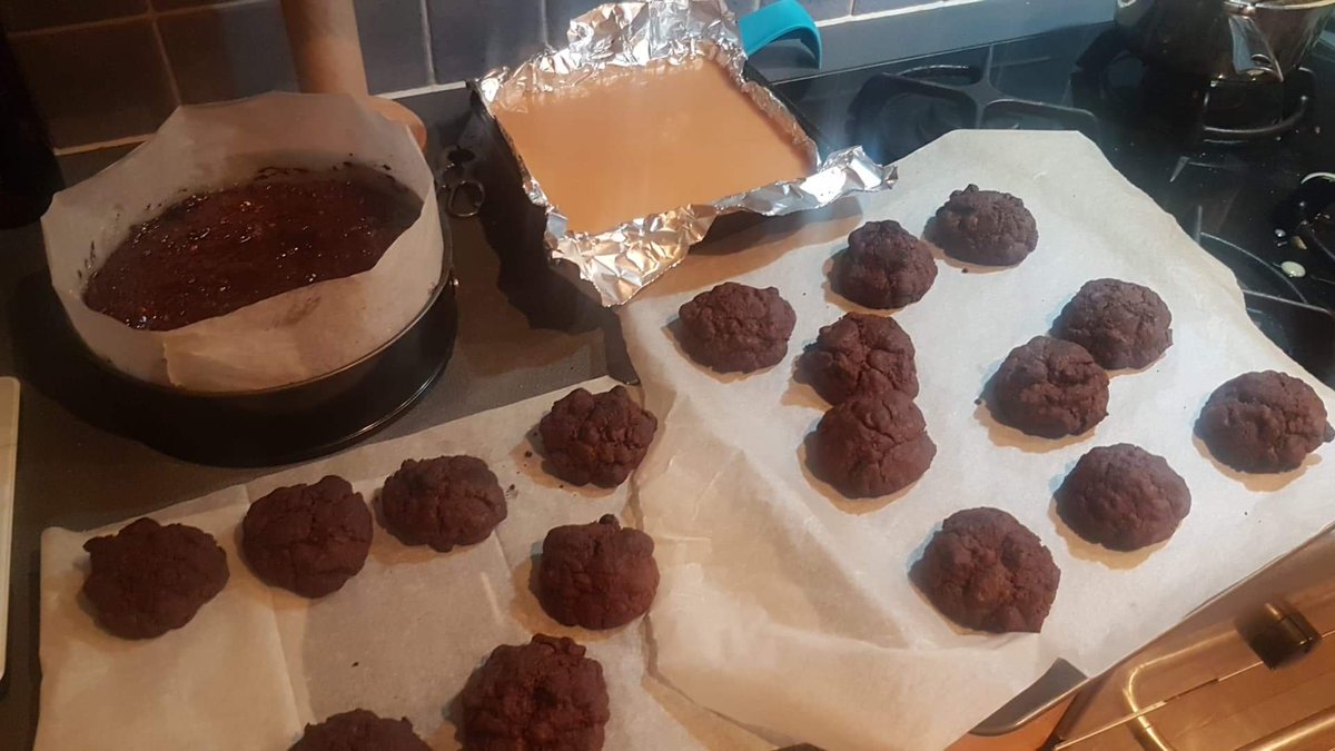 ChemCallum's tweet image. A long night of baking for @kclchemistry coffee &amp;amp; cake. #bakingmachine