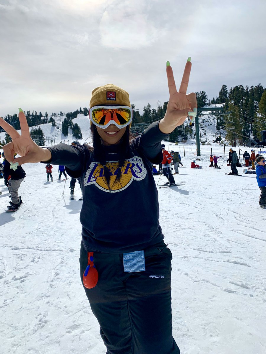 NissaLuvLA's tweet photo. I Love my new Snowboard, she dope af! ��💜💎🌹 #itrepresentsme #Snowvalley #Lakers https://t.co/Cb30IsFtFr