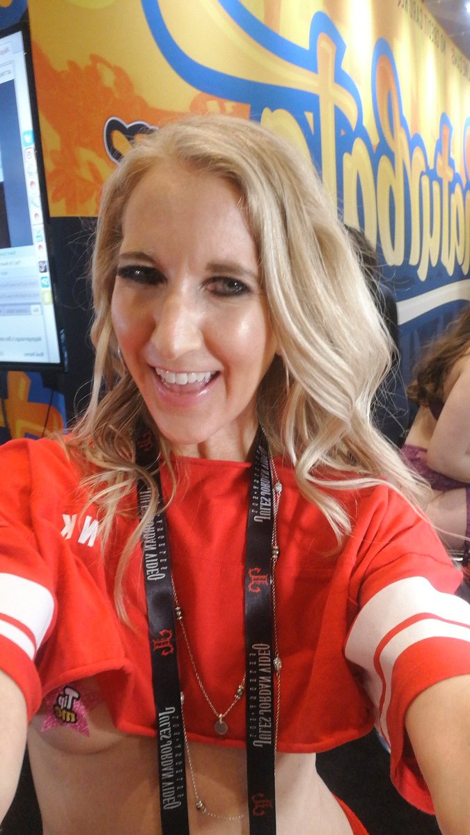 Amy Lockheart tweet media