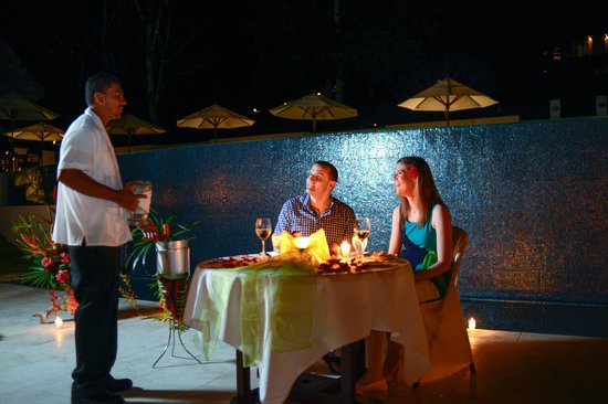 Clinck glasses and share a kiss under the starlit sky in the jungles of Belize | bit.ly/2Hd1t2i

#honeymoon #travel #Belizevacation #belize #getaway #summerinbelize