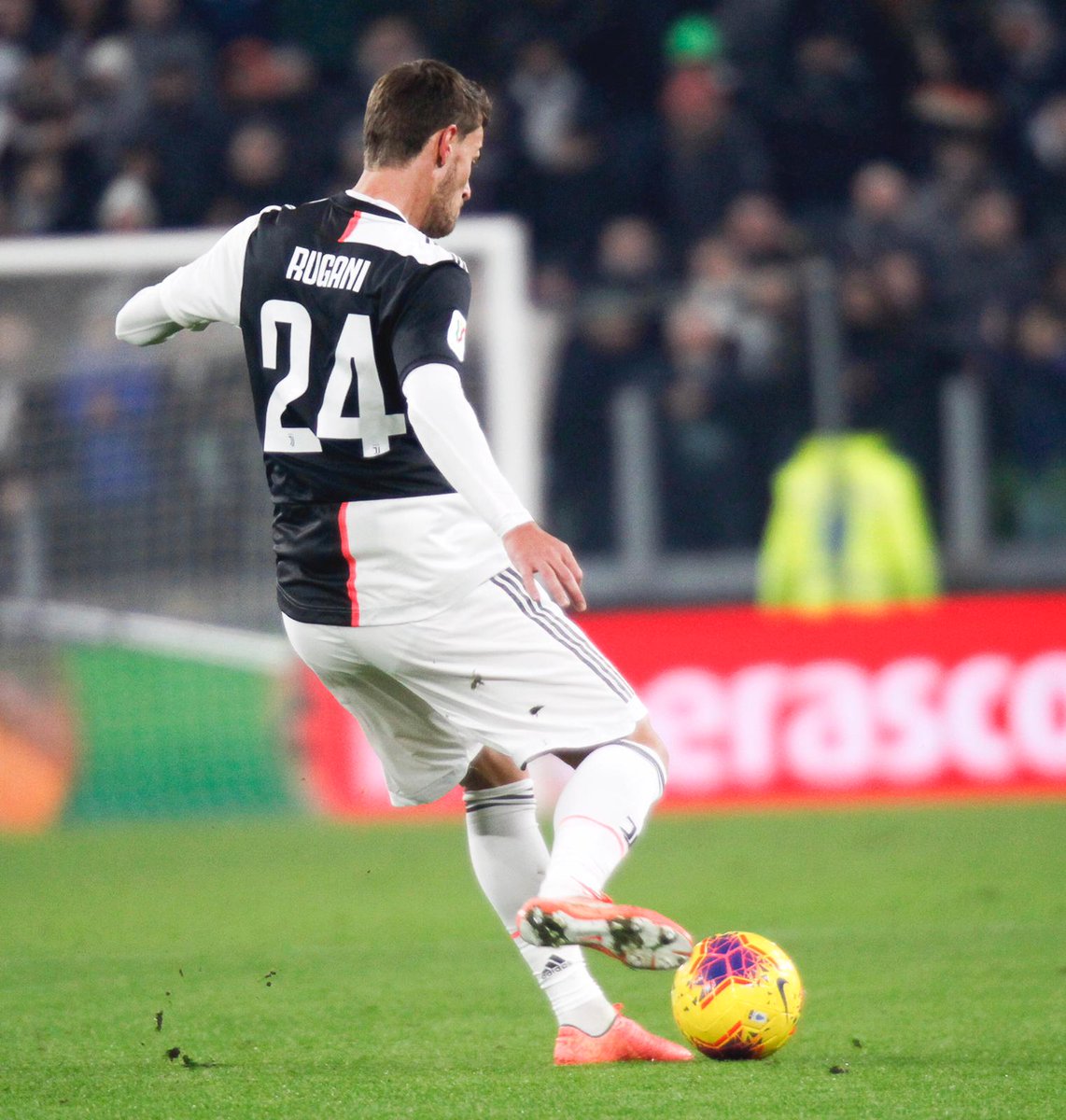 DanieleRugani's tweet photo. Questa sera solo un obiettivo🔥
🔜 #Semifinale
#JuveRoma #CoppaItalia #Ruga https://t.co/BMnyaN8BSH