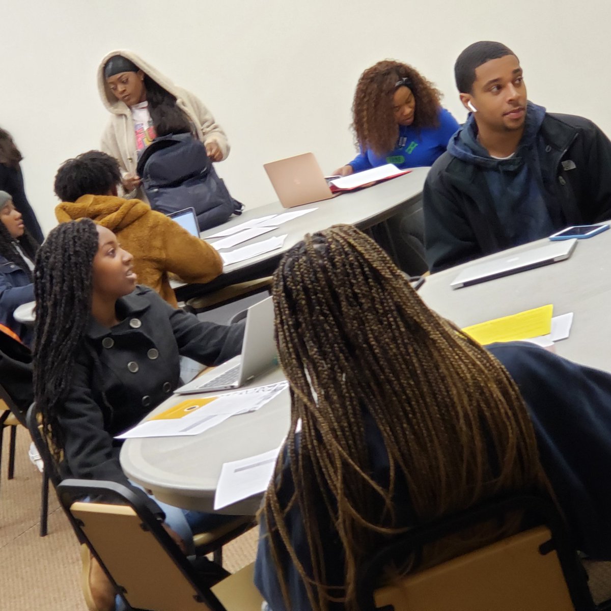 ocs_xula's tweet photo. Don't miss today's Application Party, happening NOW in the UC, Room 205! Bring your laptop and grab a plate. @xulacurgo #theXULApath #HireGold https://t.co/wqeD9IJSRb