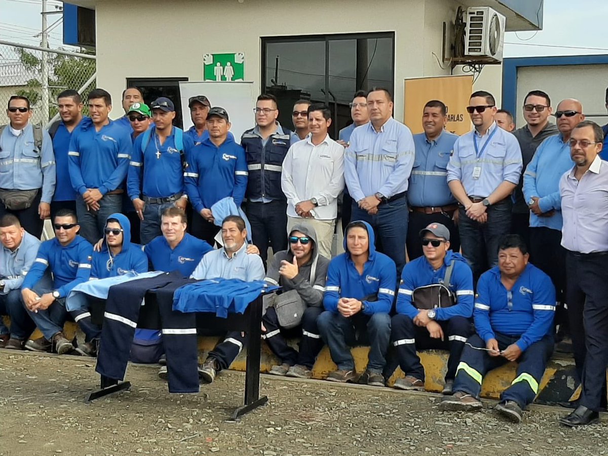 ComiteCNELEP's tweet photo. Reconocemos que el trabajo en conjunto entre @CNEL_EP y @ComiteCNELEP refleja resultados,en la entrega de ropa ignífuga que es parte del equipo de protección para nuestros compañeros eléctricos que laboran 24/7 sirviendo a la ciudadania. @JoseAgustoB @DonaldCastilloG https://t.co/qS6hiqYq4B