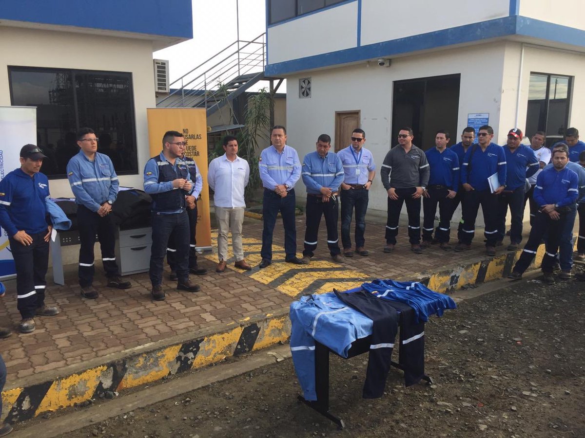 ComiteCNELEP's tweet photo. Reconocemos que el trabajo en conjunto entre @CNEL_EP y @ComiteCNELEP refleja resultados,en la entrega de ropa ignífuga que es parte del equipo de protección para nuestros compañeros eléctricos que laboran 24/7 sirviendo a la ciudadania. @JoseAgustoB @DonaldCastilloG https://t.co/qS6hiqYq4B
