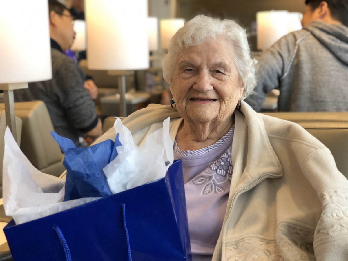 UAL_SKI's tweet photo. Surprised and delighted Mrs. Stern today, a Loyal United Customer! Hope you enjoyed your layover in #ORD! Hope to see you again soon! #payitforwORD @mcgrath_jonna @LukeatUnited https://t.co/Nyi2xpm9TH