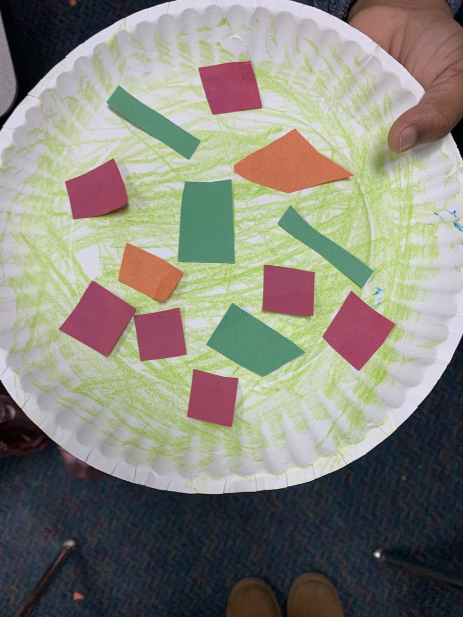 yhall_2's tweet photo. We’ve been discussing Healthy Eating this week!  For No Worksheet Wednesday, we made salads packed with yummy veggies and grilled chicken!  #AllDayPreK #HemmenwayALLIN #CFISDspirit https://t.co/Zpf6dDdN34