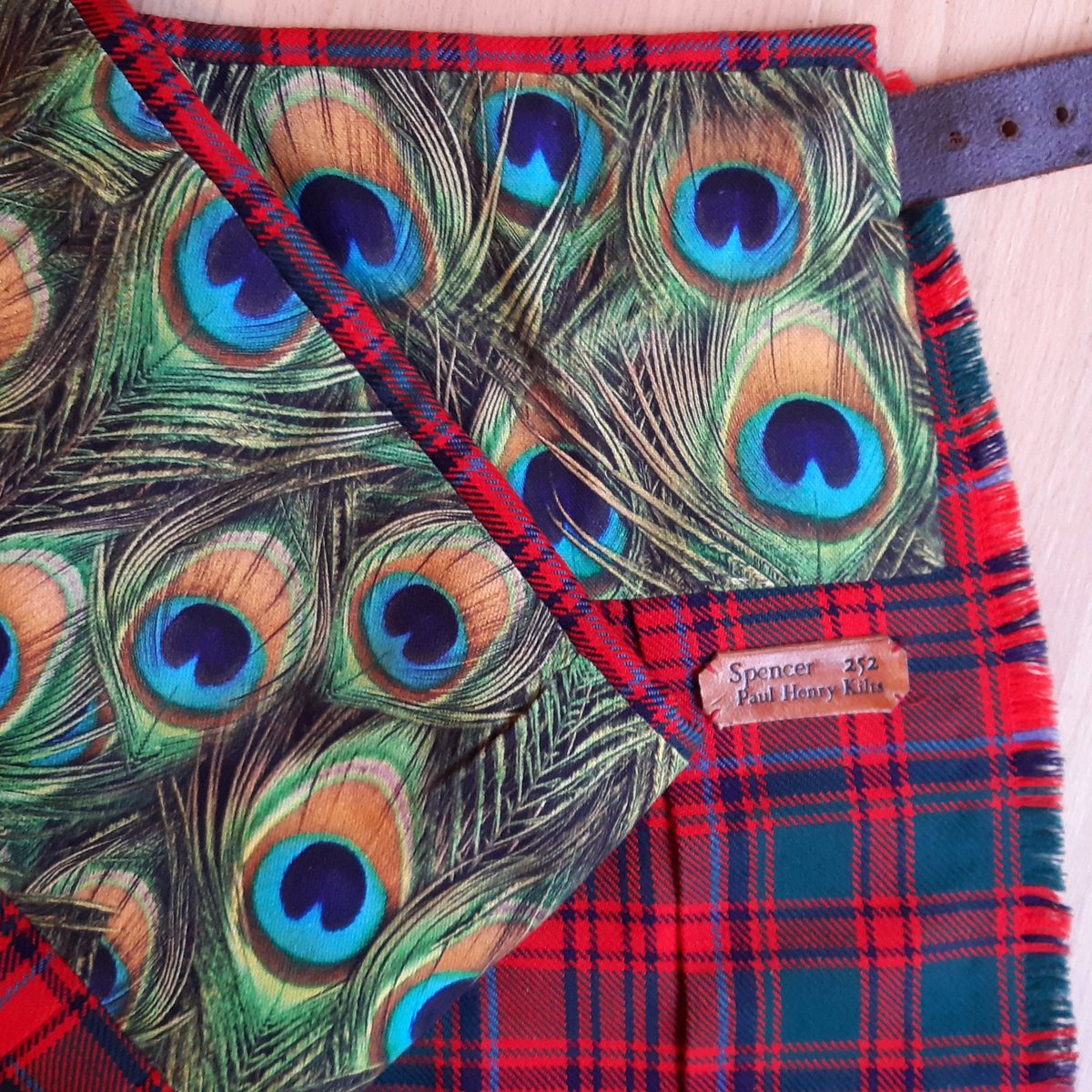 There is a thought by many that those that wear a kilt might be considered to be rather well dressed, elegant and to possess a certain cachet, indeed might even be on a par with a peacock, this lining chosen by an 8 year old seems that there might well be a certain truth in that