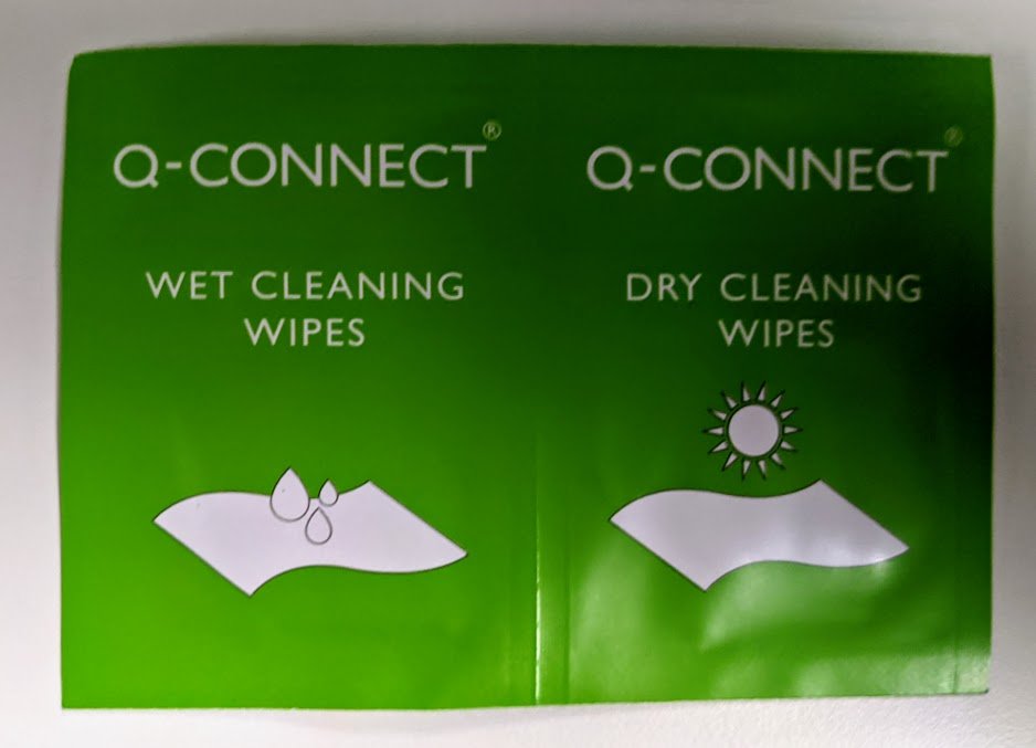 Screen cleaning wipes