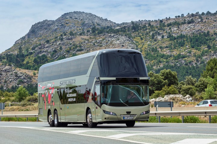 Editec_'s tweet photo. .@MAN_Iberia gana con el modelo NEOPLAN Skyliner el #AutocarDelAño 2020 
https://t.co/Hu2TS9W0kp https://t.co/WRUyXZMqbQ