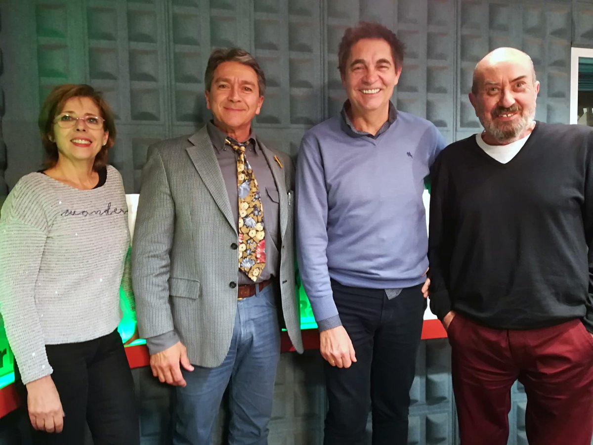 NocheDeCremades's tweet photo. Anoche nos visitó Edwin R. Hammill, uno de los muchos extranjeros que vino a Andalucía para quedarse. #Psicólogo, #oyente y le gusta participar. Tiene una historia muy interesante. #RafaelCremades @mariloseco #HugodeVeró #rogelior @CanalSurRadio @canalsur 
https://t.co/5oQJ8WTHFh https://t.co/mqQZnF3jA5