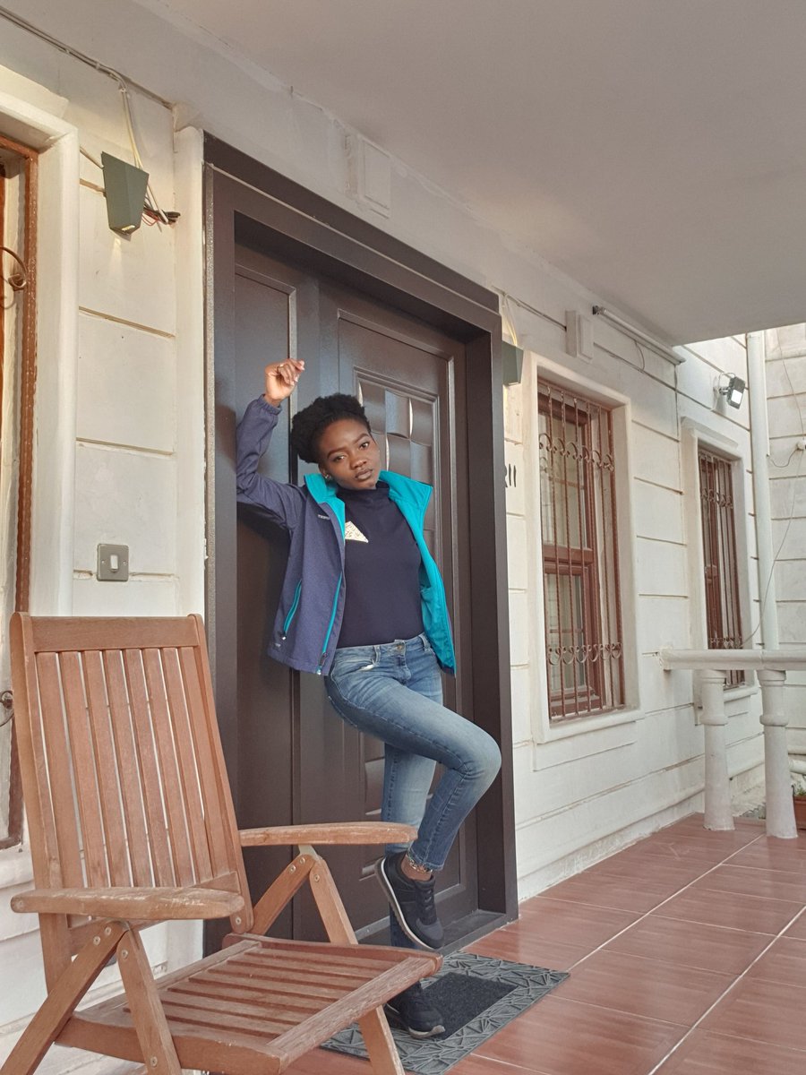 vickimeto's tweet photo. 🌬My sister said Live A Life That You Can Afford 🇳🇬🇬🇭🇹🇬💫 #goodlife #vickimeto #thankyougod #justbe #withgalaxy #note9pen #photoediting #brownskin #2020WillBeTheYearFor #ambless https://t.co/OoMlZHYSvl