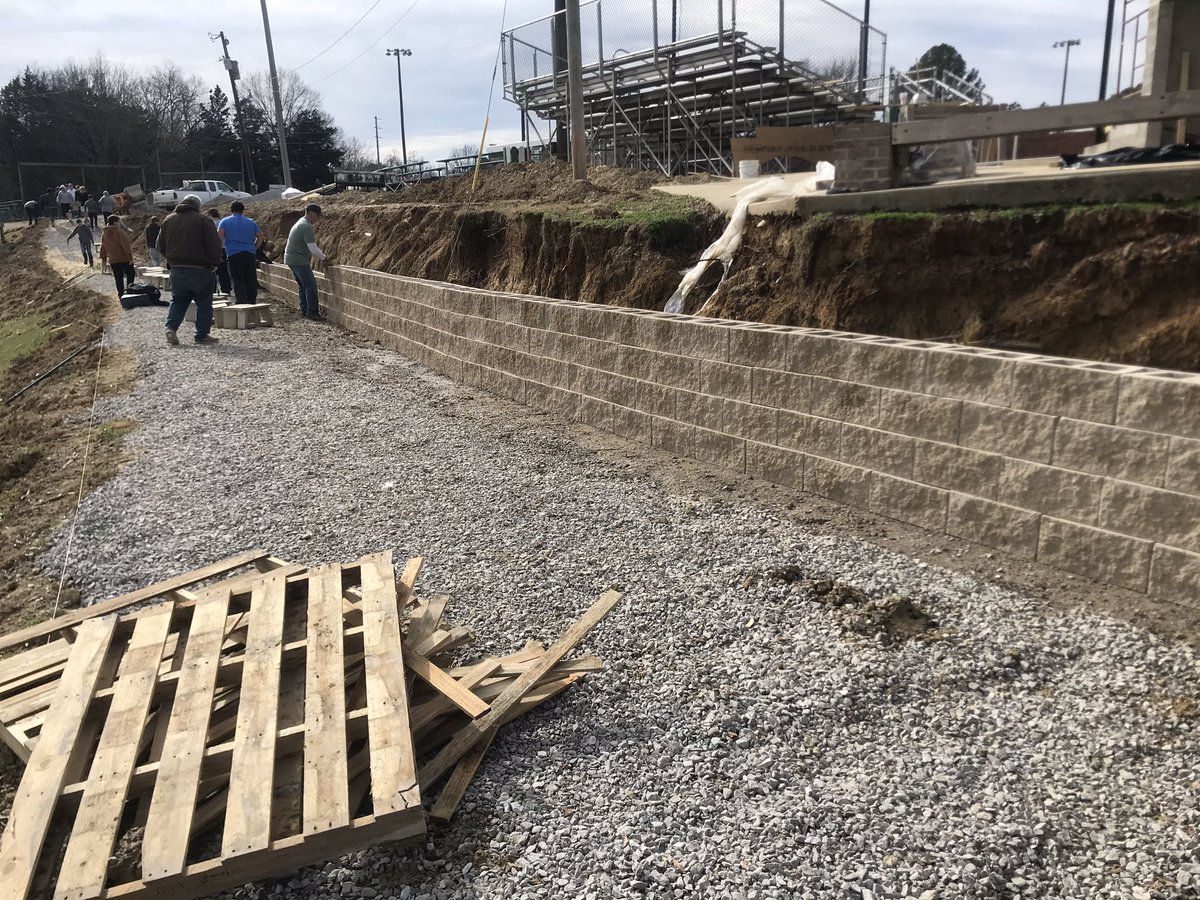 plw400's tweet photo. Wall started https://t.co/TBUnEUmWye