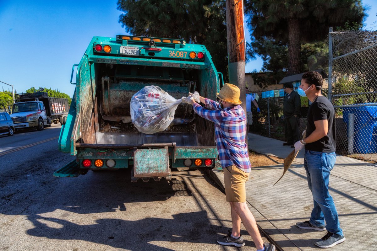 theHSDNC's tweet photo. We are SO proud of our community members who came together with some of our board members to clean up some streets around our neighborhood! This is what community power is all about! 🚮🎬 #losangeles #neighborhoodpower https://t.co/QI4a4kvRs6