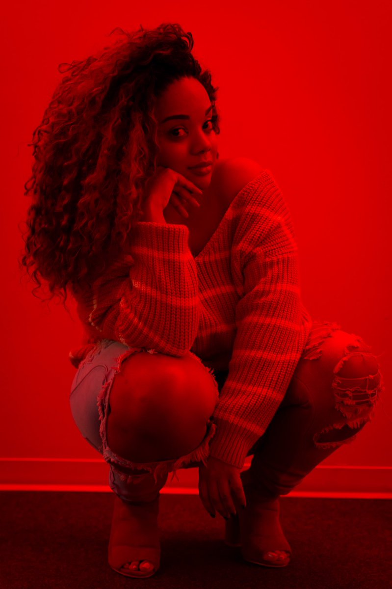 iamshona21's tweet photo. Watch how I move 😎

Photographer: @AR_TPhotography 

#model #photoshoot #oklahomamodelphotographer #okcmodel #beauty #magazine #muaokc #style #lovely #modelingshoots #modelface #modelsearch #sponsorswanted #girl #fashionmodels #visualart #posing #camera #womanfocus #artofvisuals https://t.co/lu7sbeOOvZ