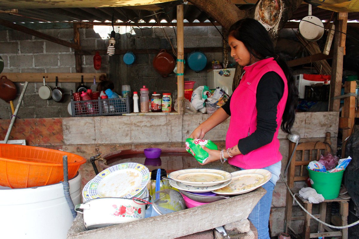 oxfammexico's tweet photo. @TECHOmx @FrenteaPobreza @FightMex @EligeRed En México, las seis personas más ricas tienen más riqueza que el 50% de personas en situación de pobreza.

¿Y ustedes, cómo ven la desigualdad?

#TiempoParaElCuidado
#AsíSeVe
#AsíSeVive
#ProtestaGlobal https://t.co/rEYTbpzqd3