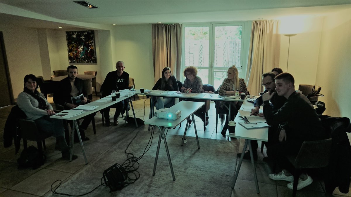 FPP_IORIO's tweet photo. La #FPP à #aixenprovence pour sa #formation sur les produits de #traitement de l' #eau @FPPiscine #piscine https://t.co/hhspdTenWe