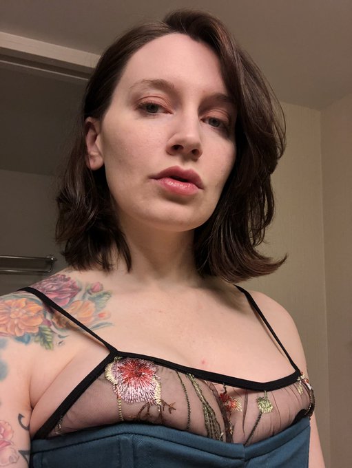 What do we think for today: glasses or no glasses? https://t.co/xsL8QDb9BD