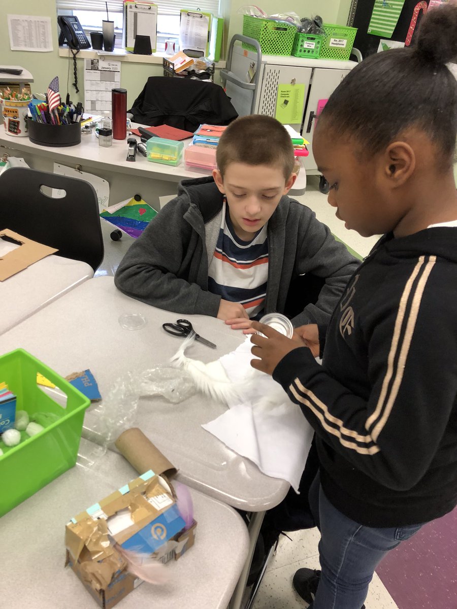 AmyMerz4's tweet photo. @saylerparkjags 4th grade working on Penguin Huts to test insulation #engineering design https://t.co/gszOrQuBmo