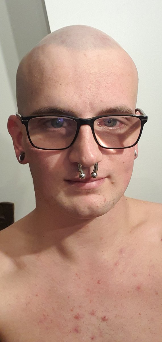 BoundPissPigRy's tweet photo. 3 different Cuts over a amazing weekend
Thanks to (might need to dog out my beanie hat as its so dam Cold)
Thank you @SkinLatexParis for great Time and Great Pics
#fullheadofhair
#punkmohawk #skinhead https://t.co/zOO0ed6w4e