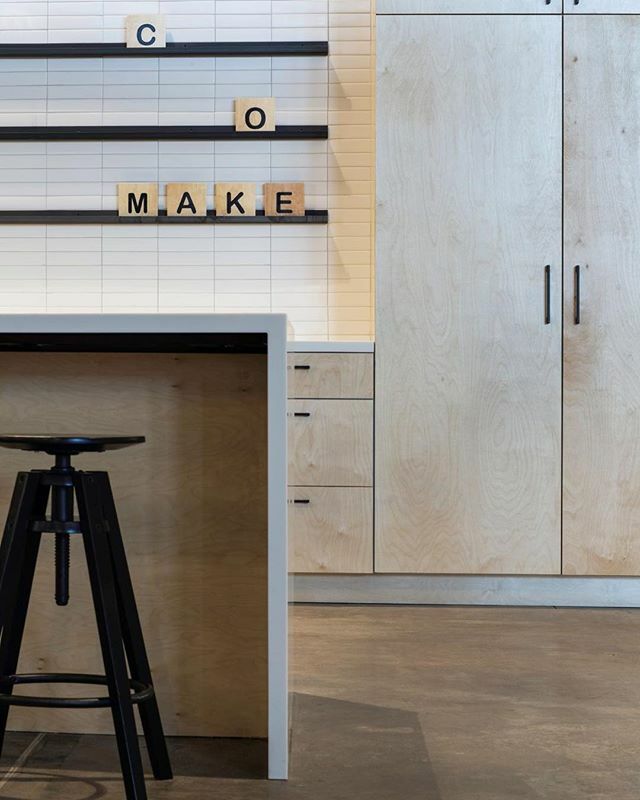 canary_studio's tweet photo. The future of casual work environments is ever-changing, whether it's open office concepts or collaborative work spaces with nuanced design details.✏️⁠⠀
.⁠⠀
Within a large company, departments tend to stick to themselves throughout the work day. We love WebPT's dedicatio… https://t.co/bqJuklwStk