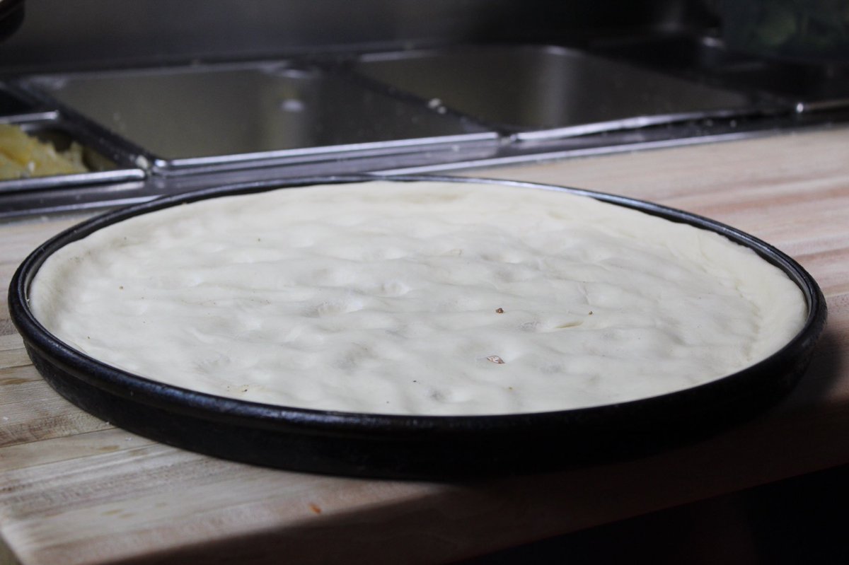 Every pizza at Sammy’s starts with an amazing crust. Our dough is made fresh daily in-house and can be made using gluten free options! 🌟🍕  #yyc #calgary