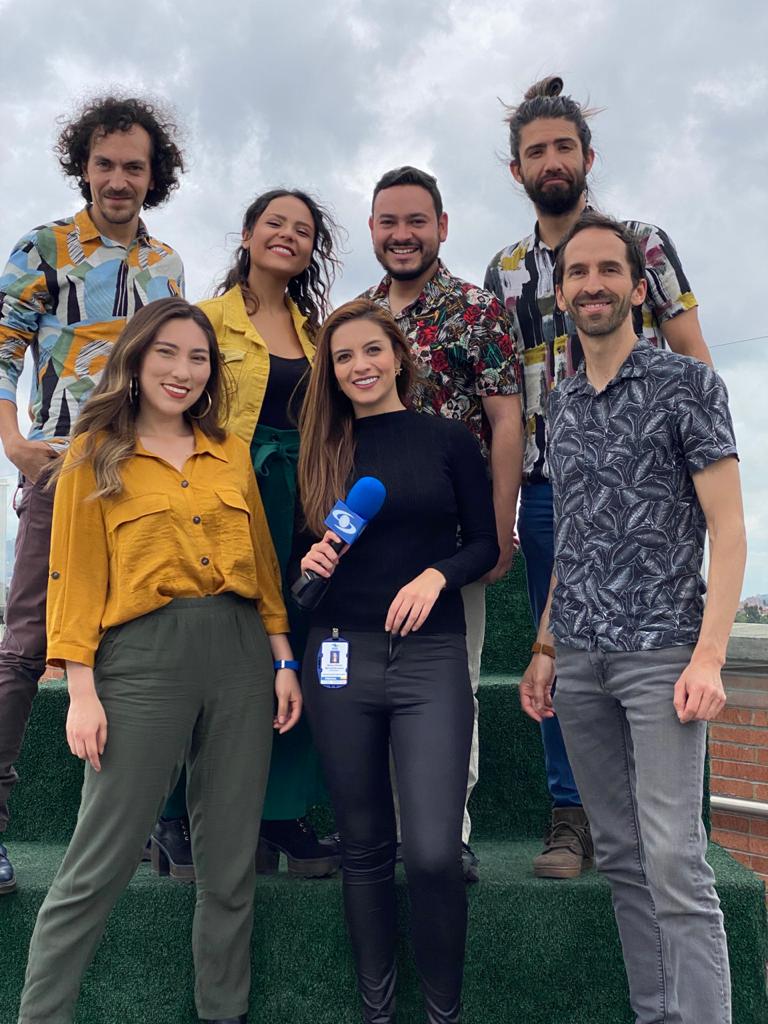 RadioSwingCol's tweet photo. ¡Hoy estuvimos haciendo una linda nota para @CaracolInternac! 🤗📺🌍 https://t.co/HS9YpuJCFg