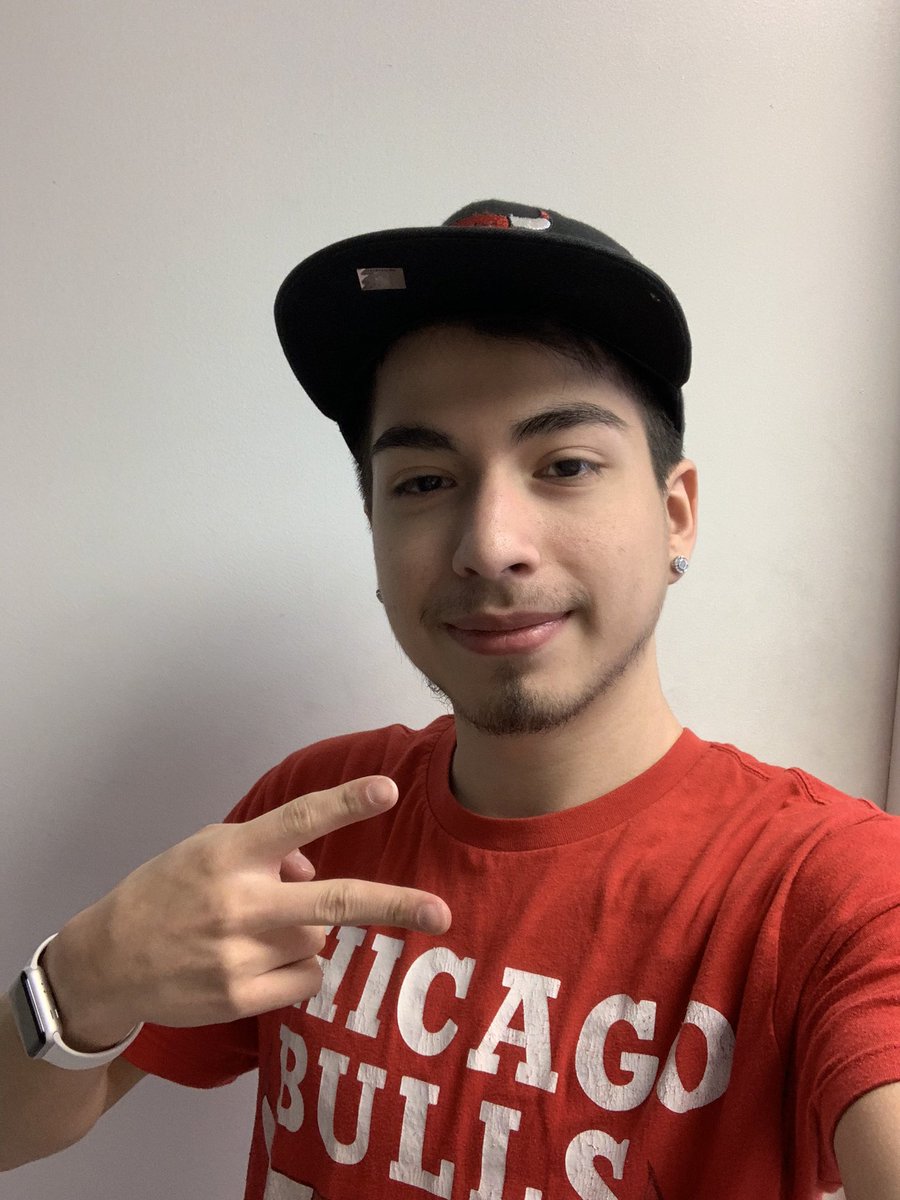 Ready to get into the court and hoop. Hope I pop a couple 3’s on the bulls court. Can’t wait for the fun scrimmage with my store team #Evanston #WeAreGLM #CourtOfDreams @RSM_Ty <a href="/TeganK15/">Tegan K.</a> <a href="/scubasteve2324/">Steve</a> <a href="/GreaterLakesMkt/">Greater Lakes Market 🌊</a>