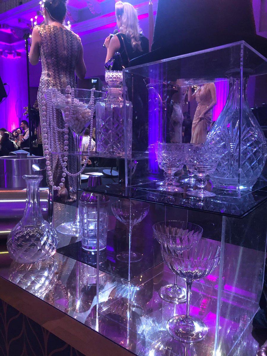 HRP_Events's tweet photo. "I like large parties. They're so intimate. At small parties there isn't any privacy." The Great Gatsby, F. Scott Fitzgerald 
Throwing it back to this #Gatsby themed party at #BanquetingHouse We’ve got a feeling we’ll be hosting lots of #Roaring20s parties this year 🥂🎶💫 https://t.co/aC5nGPII9S
