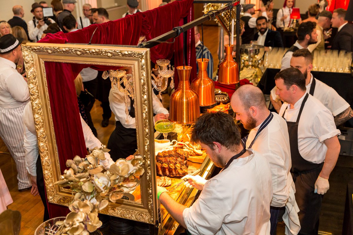 HRP_Events's tweet photo. "I like large parties. They're so intimate. At small parties there isn't any privacy." The Great Gatsby, F. Scott Fitzgerald 
Throwing it back to this #Gatsby themed party at #BanquetingHouse We’ve got a feeling we’ll be hosting lots of #Roaring20s parties this year 🥂🎶💫 https://t.co/aC5nGPII9S