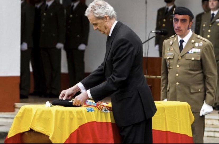 AdryR9's tweet photo. @PrudenManrique Te echamos de menos, vuelve coronel Manrique! https://t.co/zyvMAyKnNQ