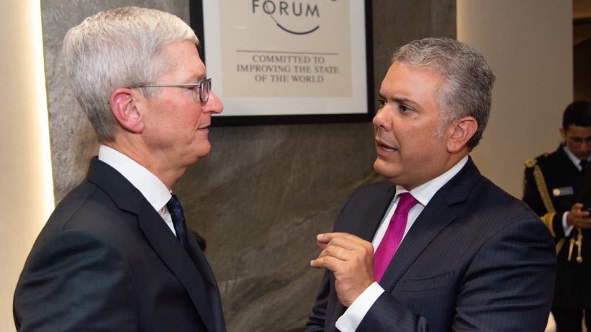 #Davos Nos reunimos hoy con @tim_cook, CEO de @Apple, con quien compartimos la iniciativa de ‘The Champions for 1 Trillion Trees Platform’, que impulsa #WEF2020. Hablamos sobre la importancia del sector privado en el impulso de políticas ambientales sostenibles.