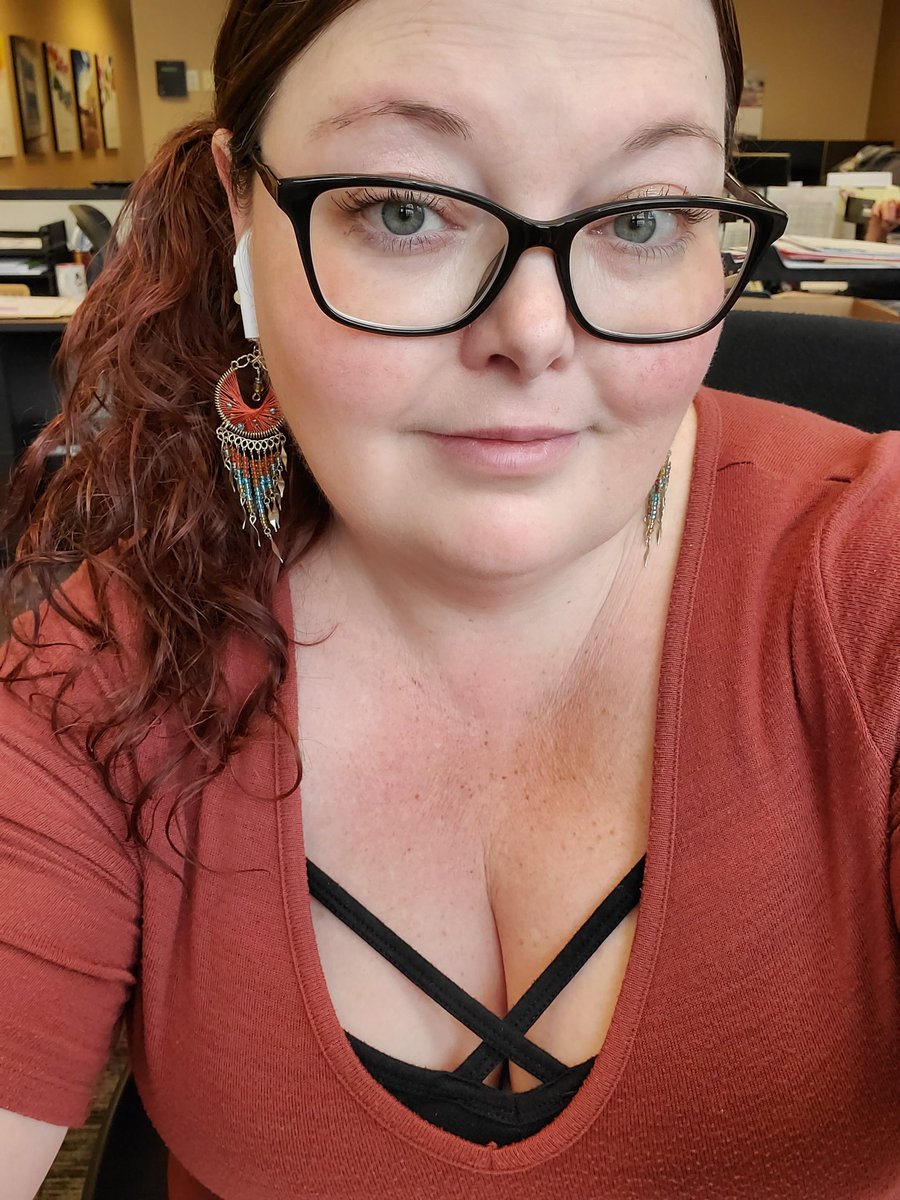 Codieisfree's tweet photo. Is it Friday yet?! At least I am loving my new earrings. #HumpDayVibes #Wednesday #loooongWeek https://t.co/MNtJBOYW0M